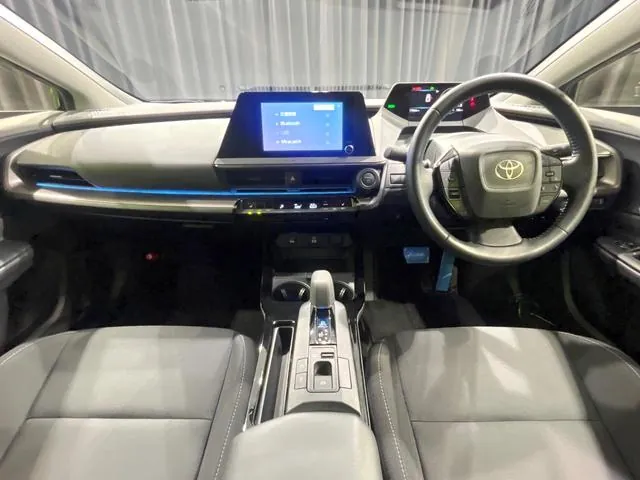Toyota Prius 2024 photo 2