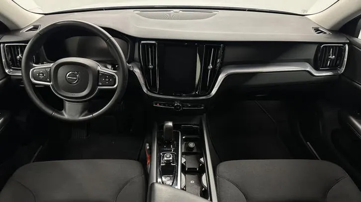 Volvo V60 2021 photo 2