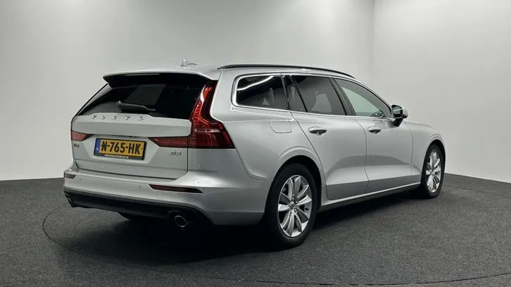 Volvo V60 2021 photo 3