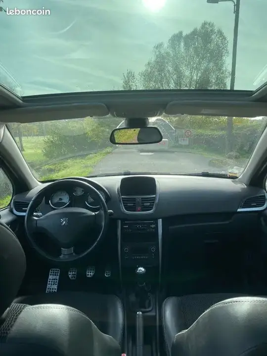 Peugeot 207 2013 photo 3