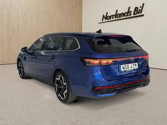 Volkswagen Passat 2024 photo 2