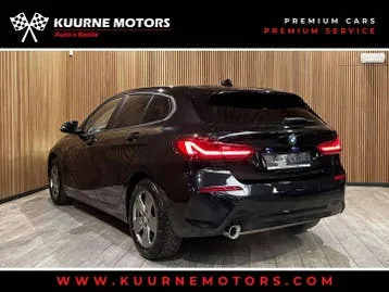 BMW 1 Series 2023 photo 2