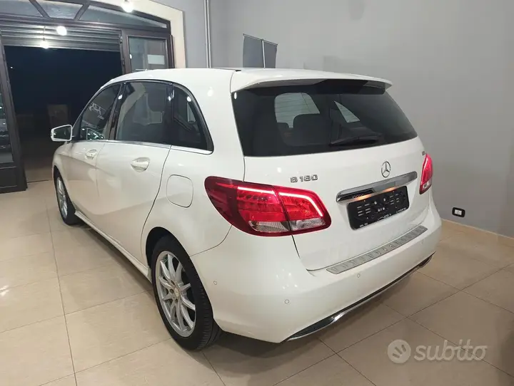 Mercedes-Benz B180 2015 photo 5