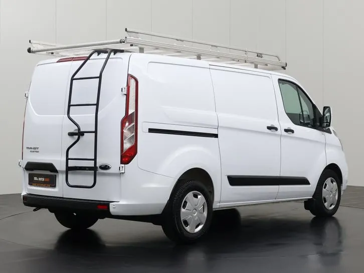 Ford Transit Custom 2023 photo 2