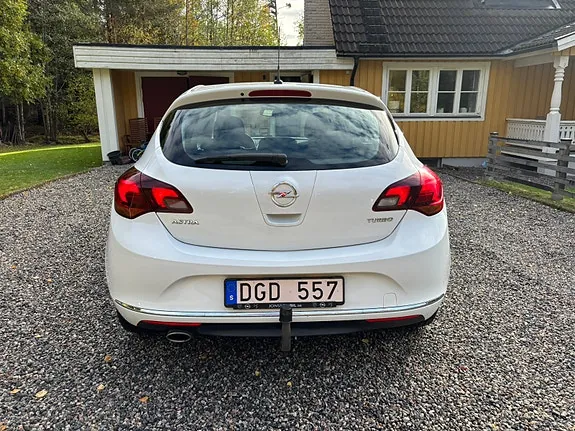 Opel Astra 2013 photo 2