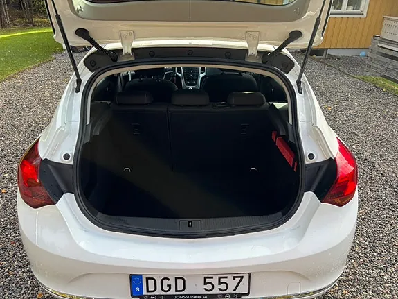 Opel Astra 2013 photo 4