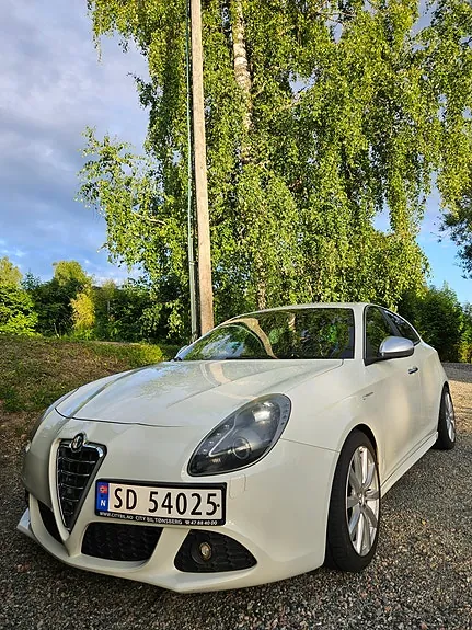Alfa Romeo Giulietta 2010 photo 2