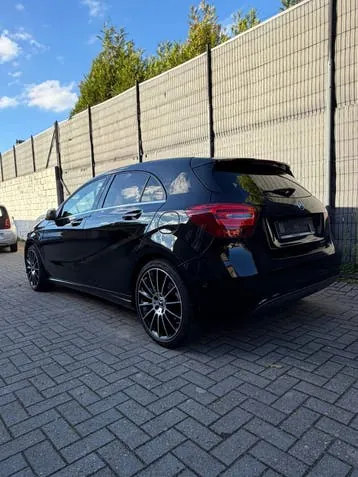 Mercedes-Benz A180