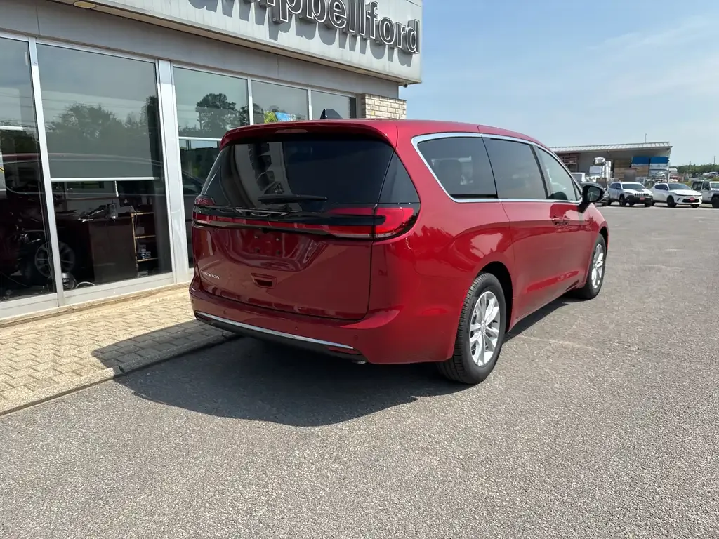 Chrysler Pacifica 2027 photo 5