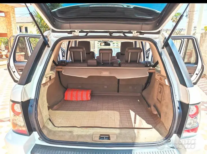 Land Rover Range Rover Sport 2011 photo 5