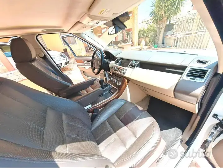 Land Rover Range Rover Sport 2011 photo 4
