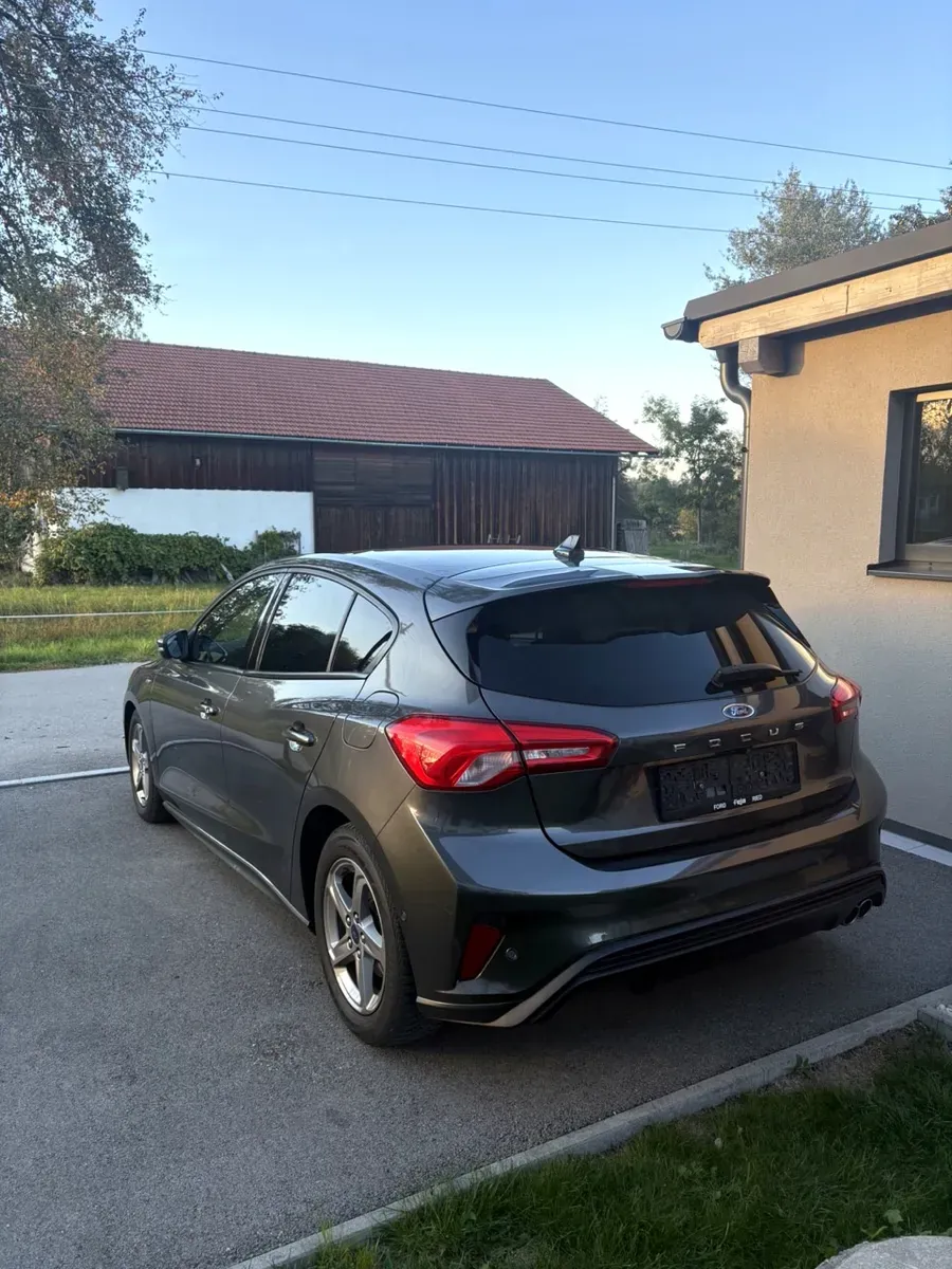 Ford Focus 2018 photo 2