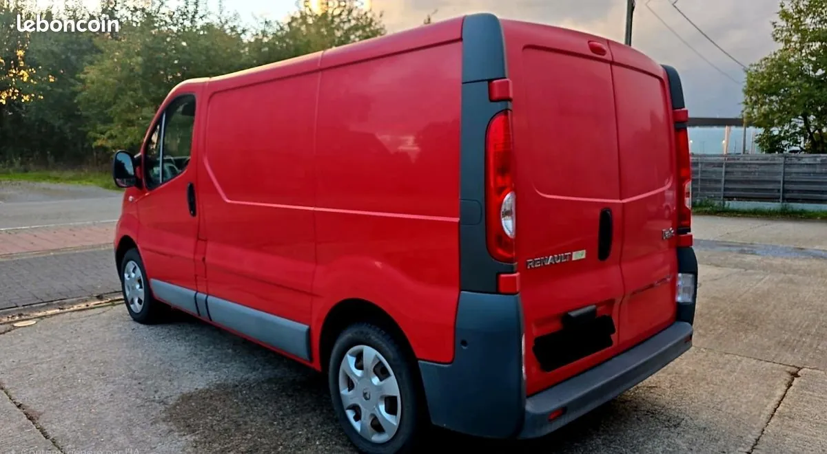 Renault Trafic 2013 photo 2