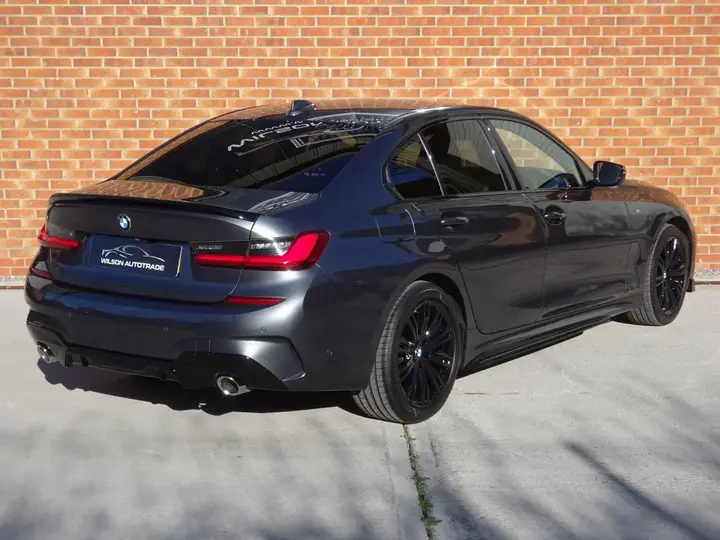 BMW 3 Series 2019 photo 4
