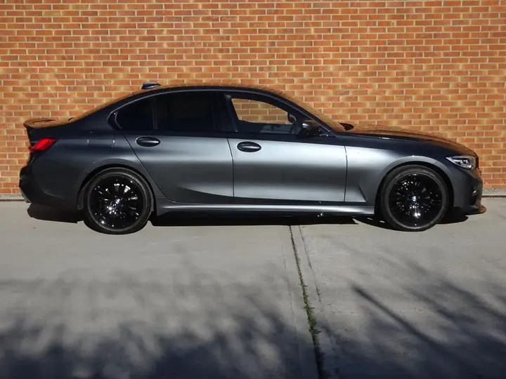 BMW 3 Series 2019 photo 3