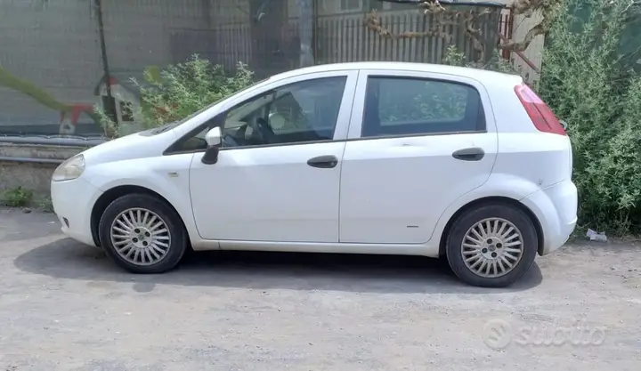 Fiat Punto 2008 photo 2