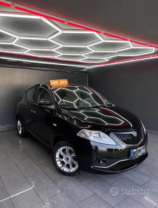 Lancia Ypsilon 2016 photo 2