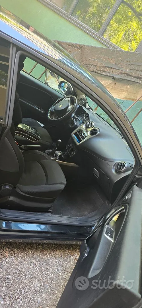 Alfa Romeo Mito 2012 photo 2