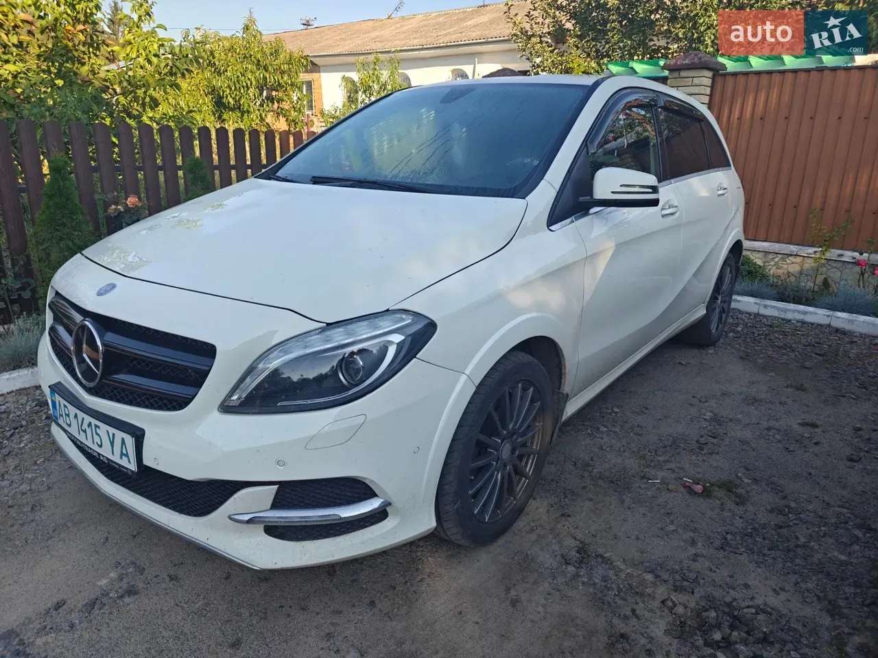 Mercedes-Benz B-Class 2015 photo 3