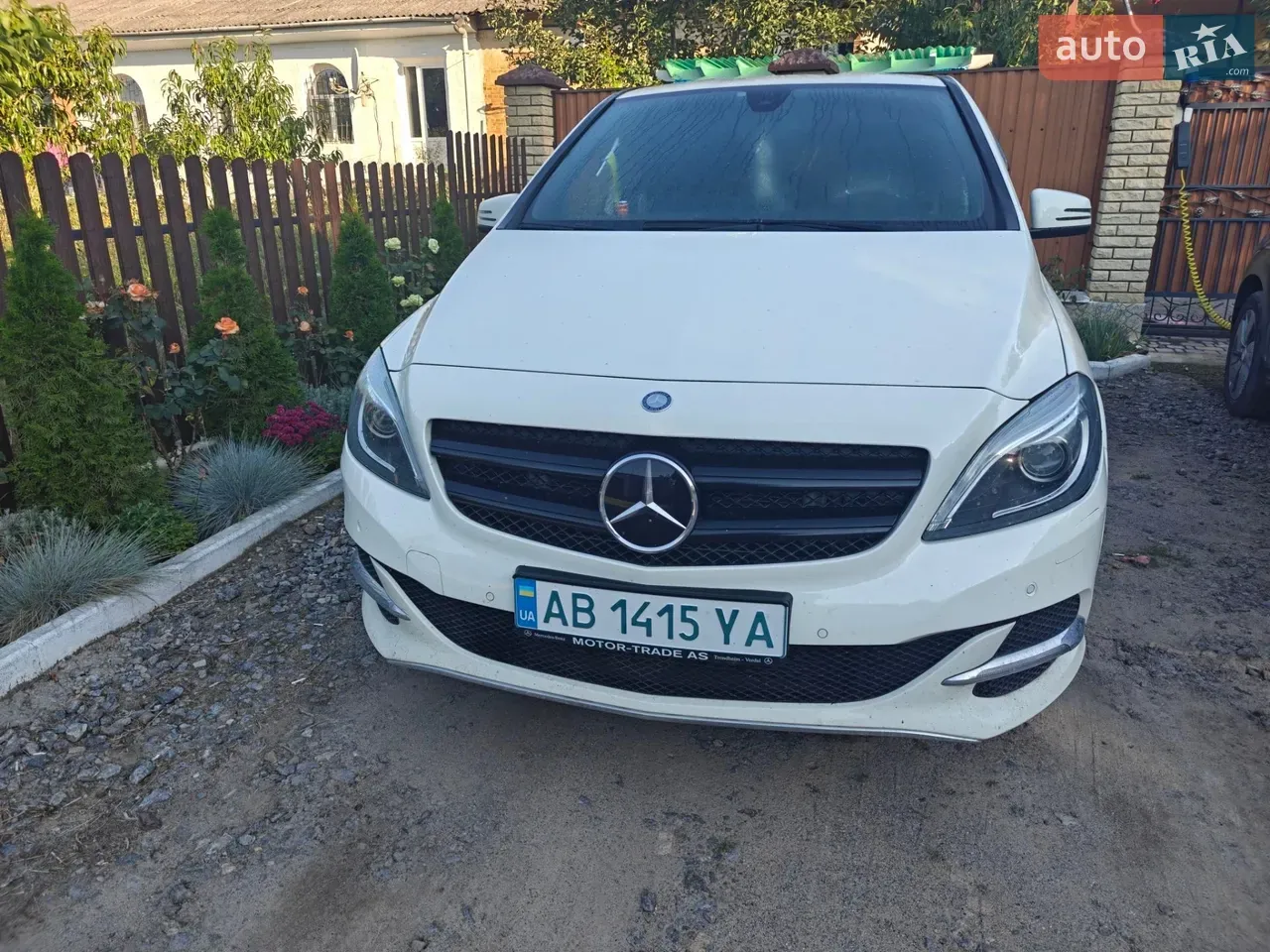 Mercedes-Benz B-Class 2015 photo 2