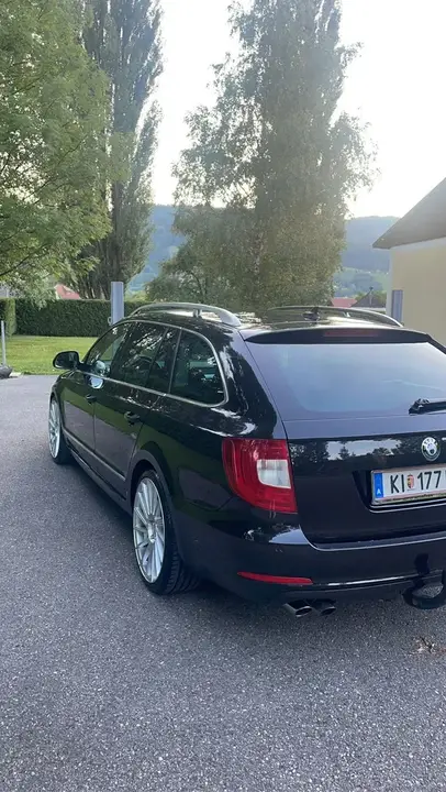 Skoda Superb 2010 photo 2