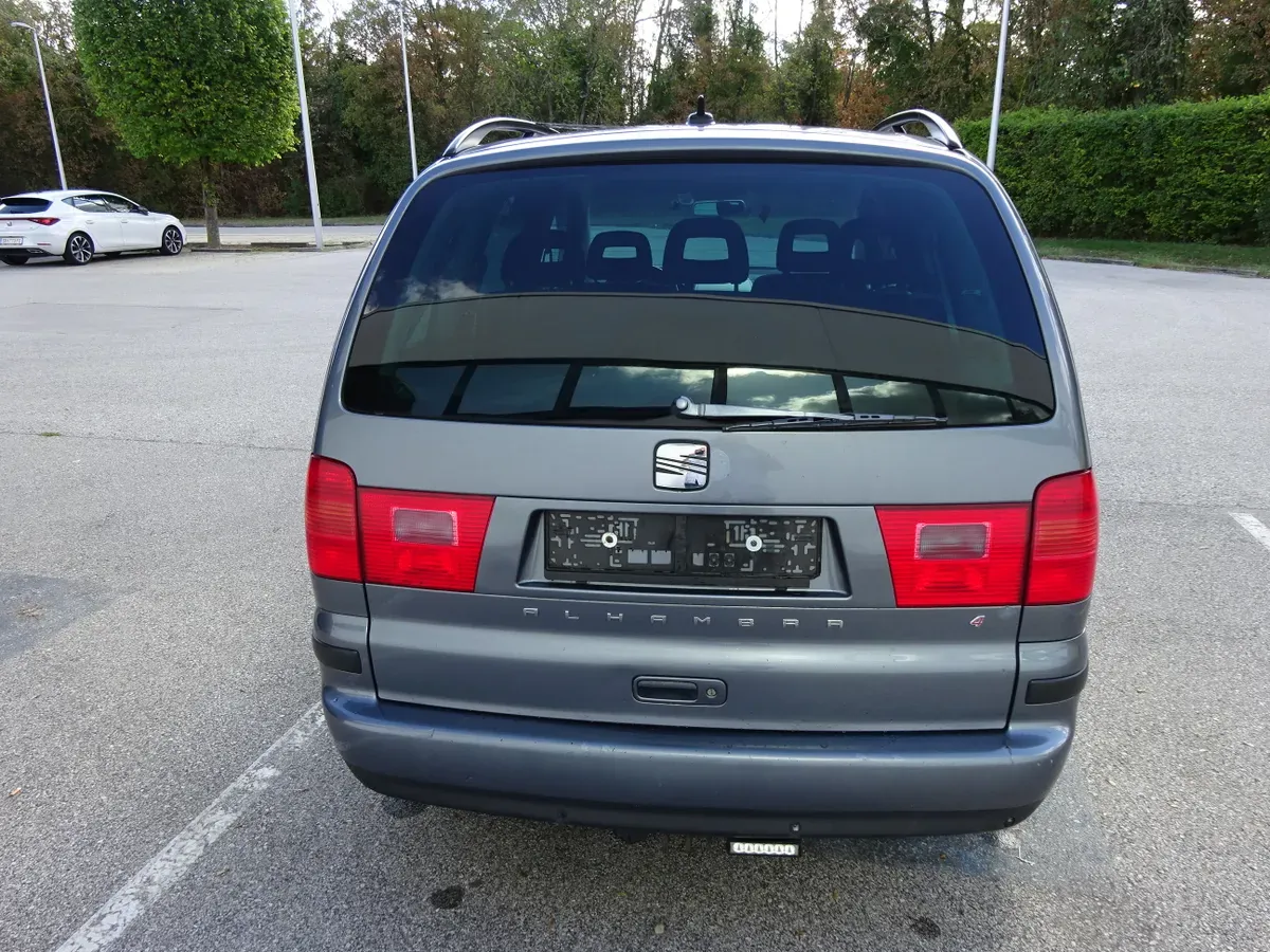 Seat Alhambra 2009 photo 3