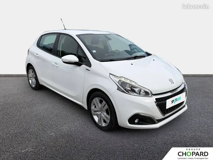Peugeot 208 2018 photo 3