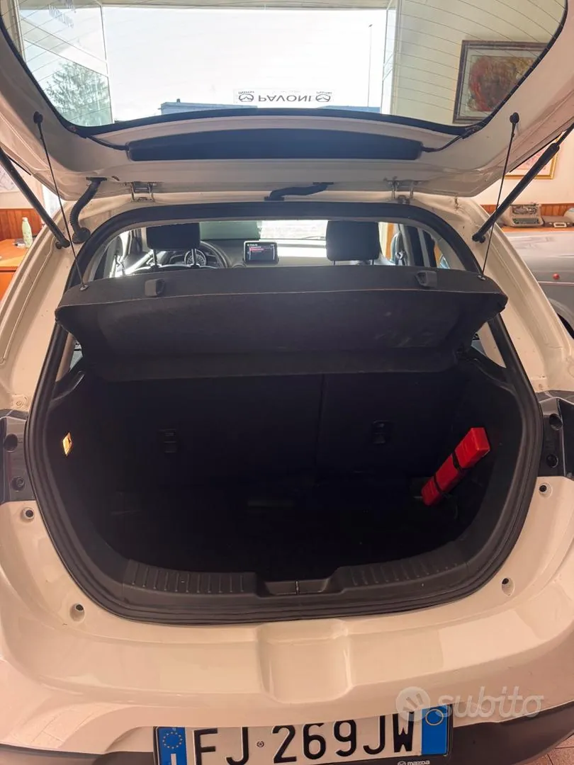 Mazda 2 2017 photo 4