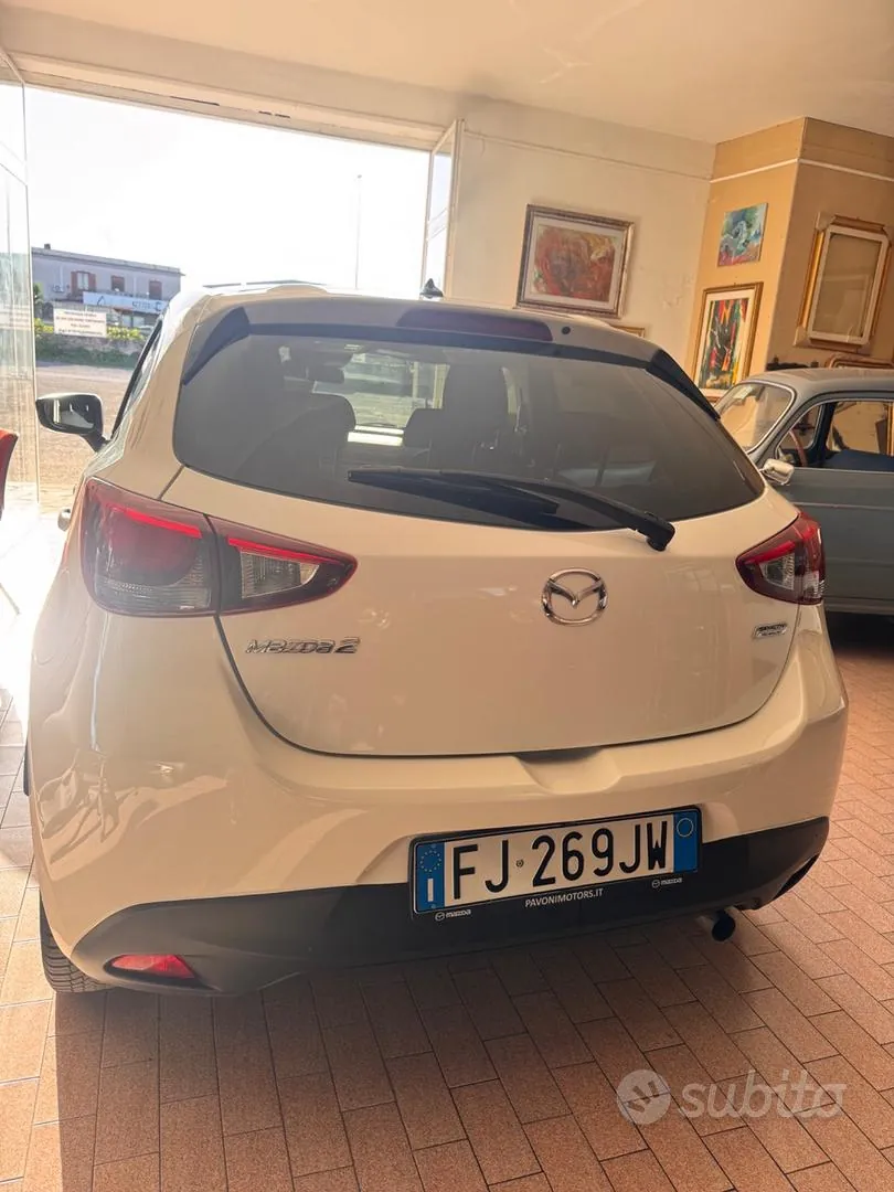 Mazda 2 2017 photo 3