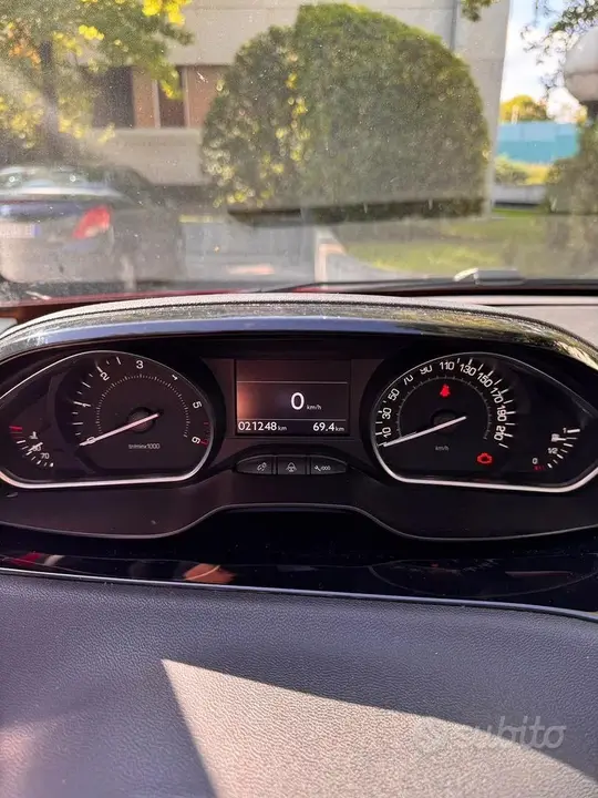 Peugeot 208 2013 photo 2