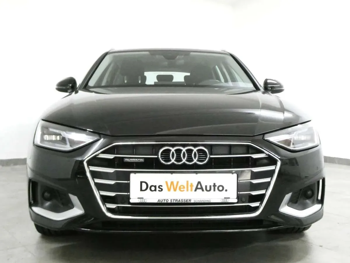 Audi A4 2022 photo 2