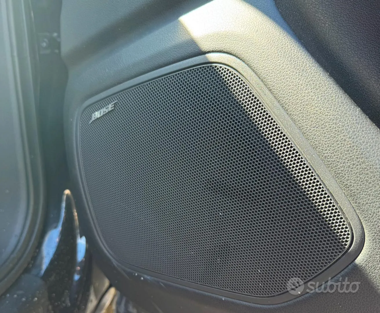 Audi Q3 2012 photo 2