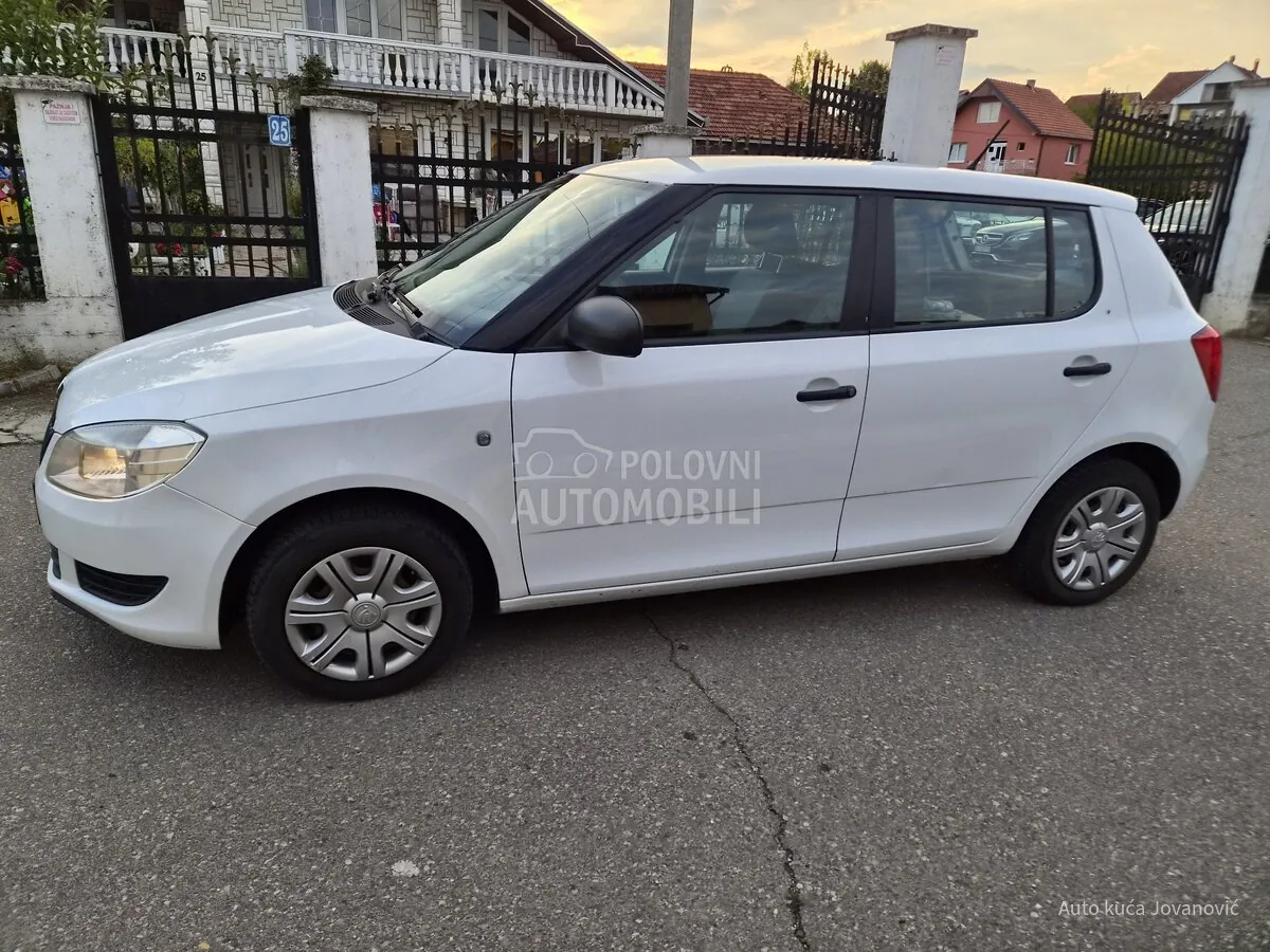 Skoda Fabia 2014 photo 5