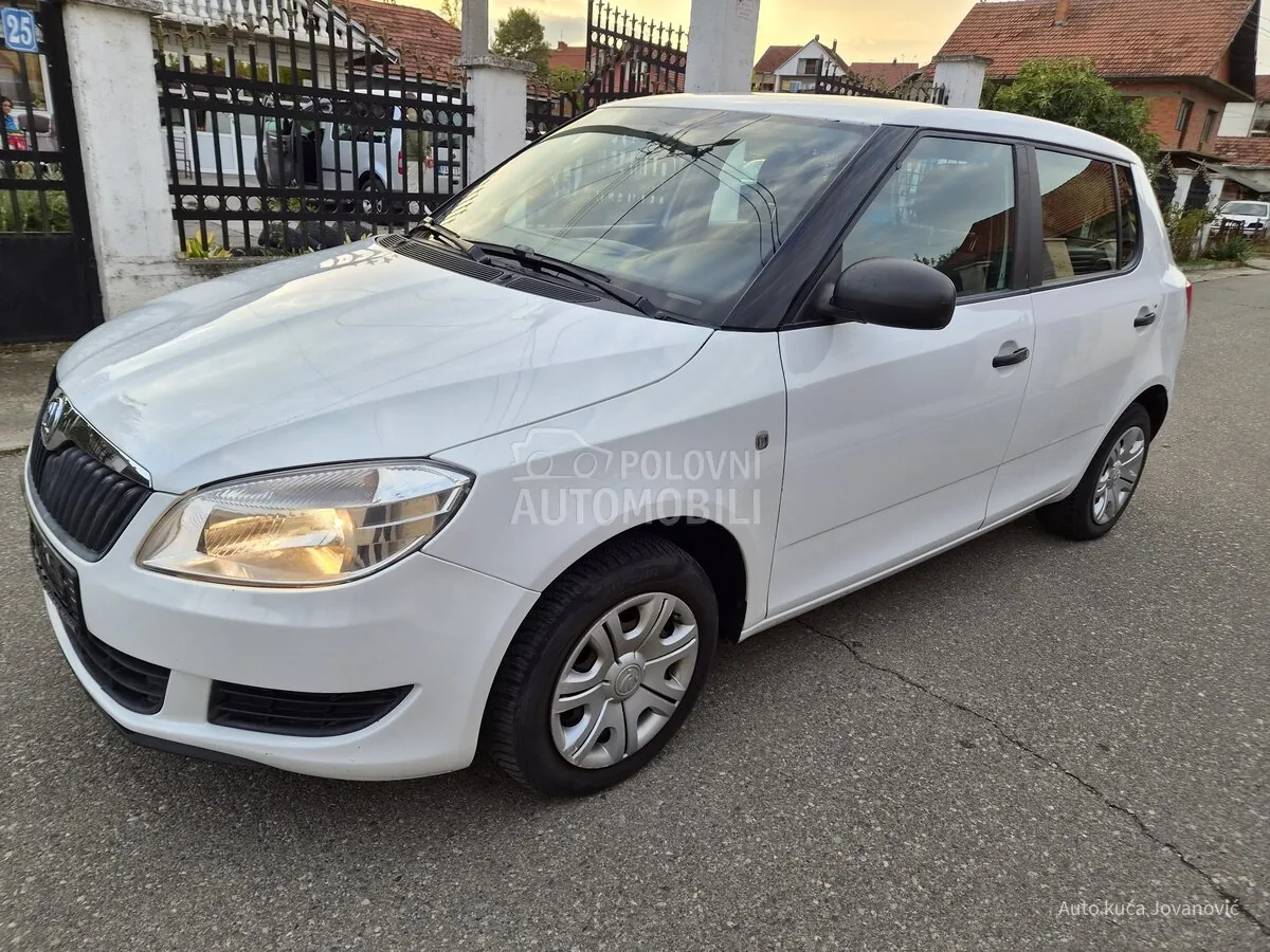 Skoda Fabia 2014 photo 3