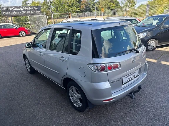 Mazda 2 2007 photo 3