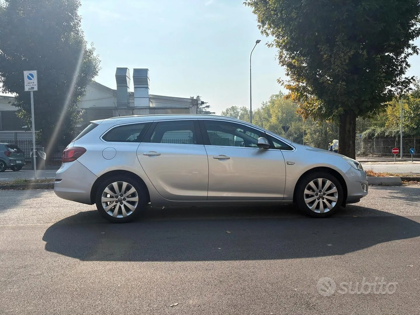 Opel Astra 2011 photo 3
