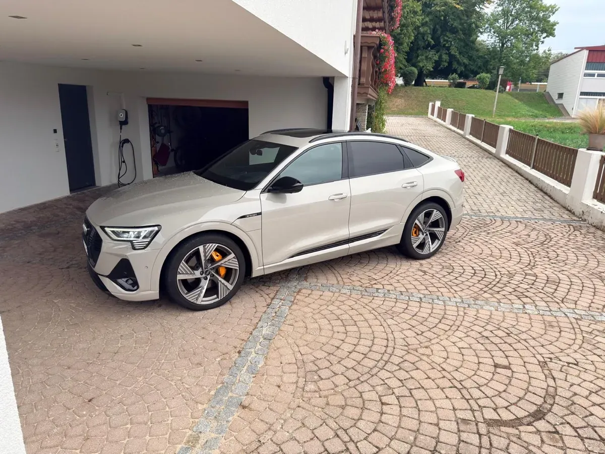Audi E-Tron 2021 photo 2