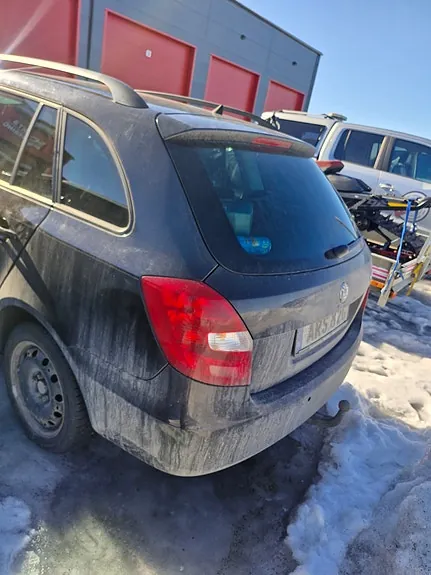 Skoda Fabia 2011 photo 2