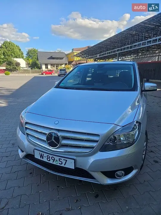 Mercedes-Benz B-Class 2012 photo 3