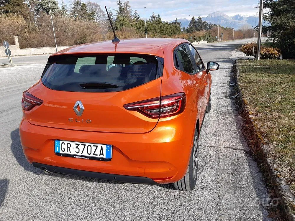 Renault Clio 2023 photo 2