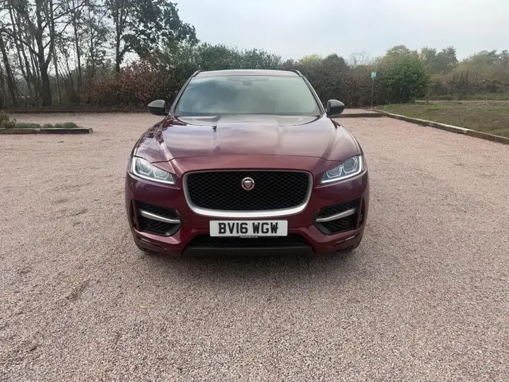 Jaguar F-Pace 2016 photo 2