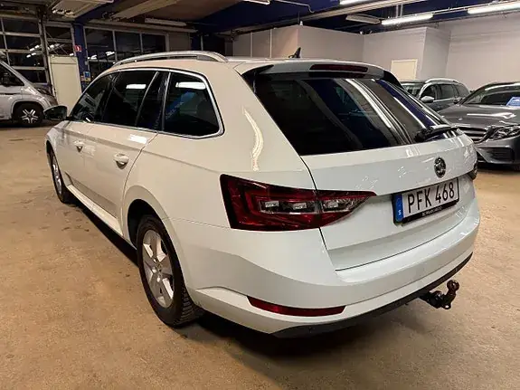 Skoda Superb 2018 photo 5