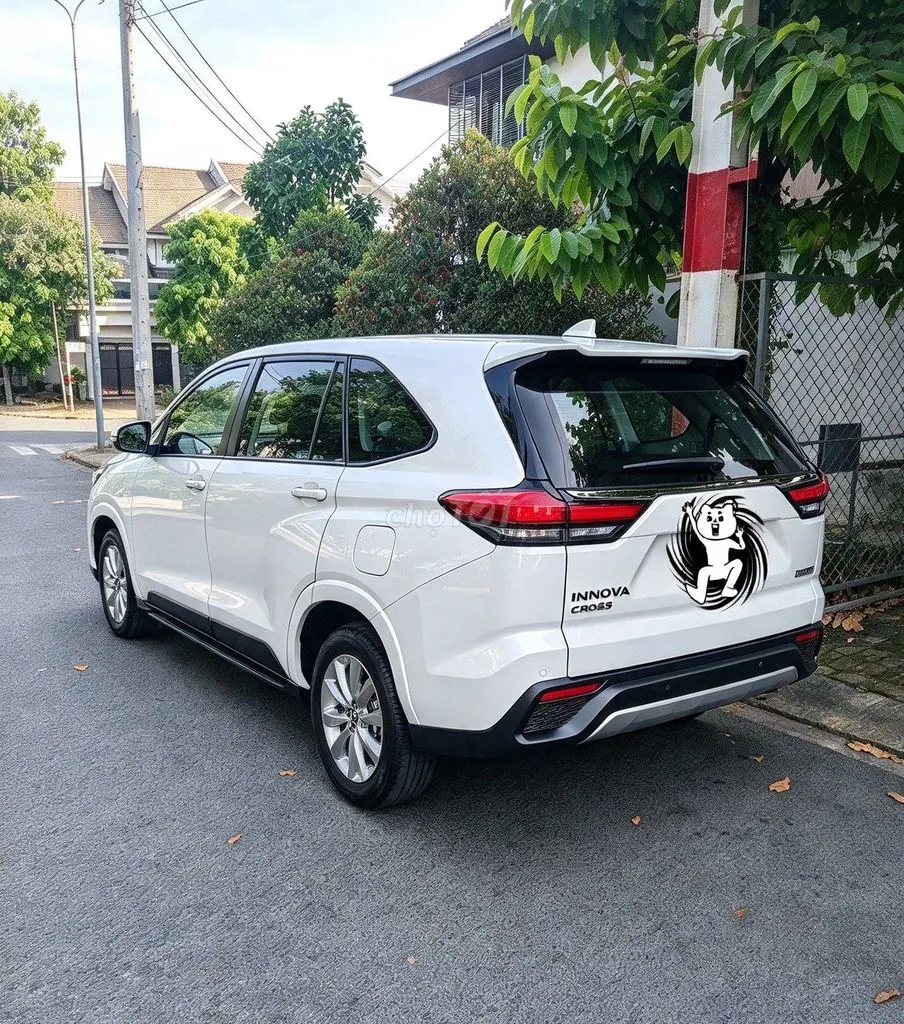 Toyota Innova Cross 2024 photo 2