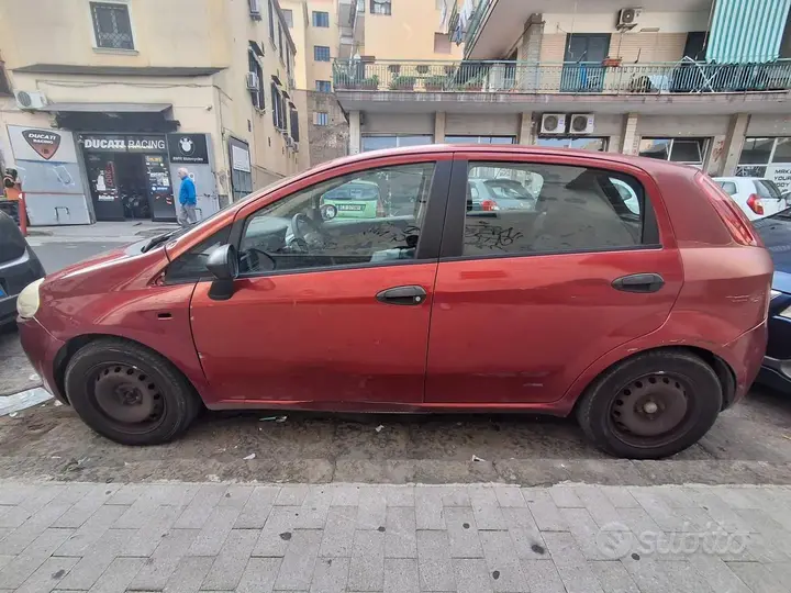 Fiat Grande Punto 2006 photo 2