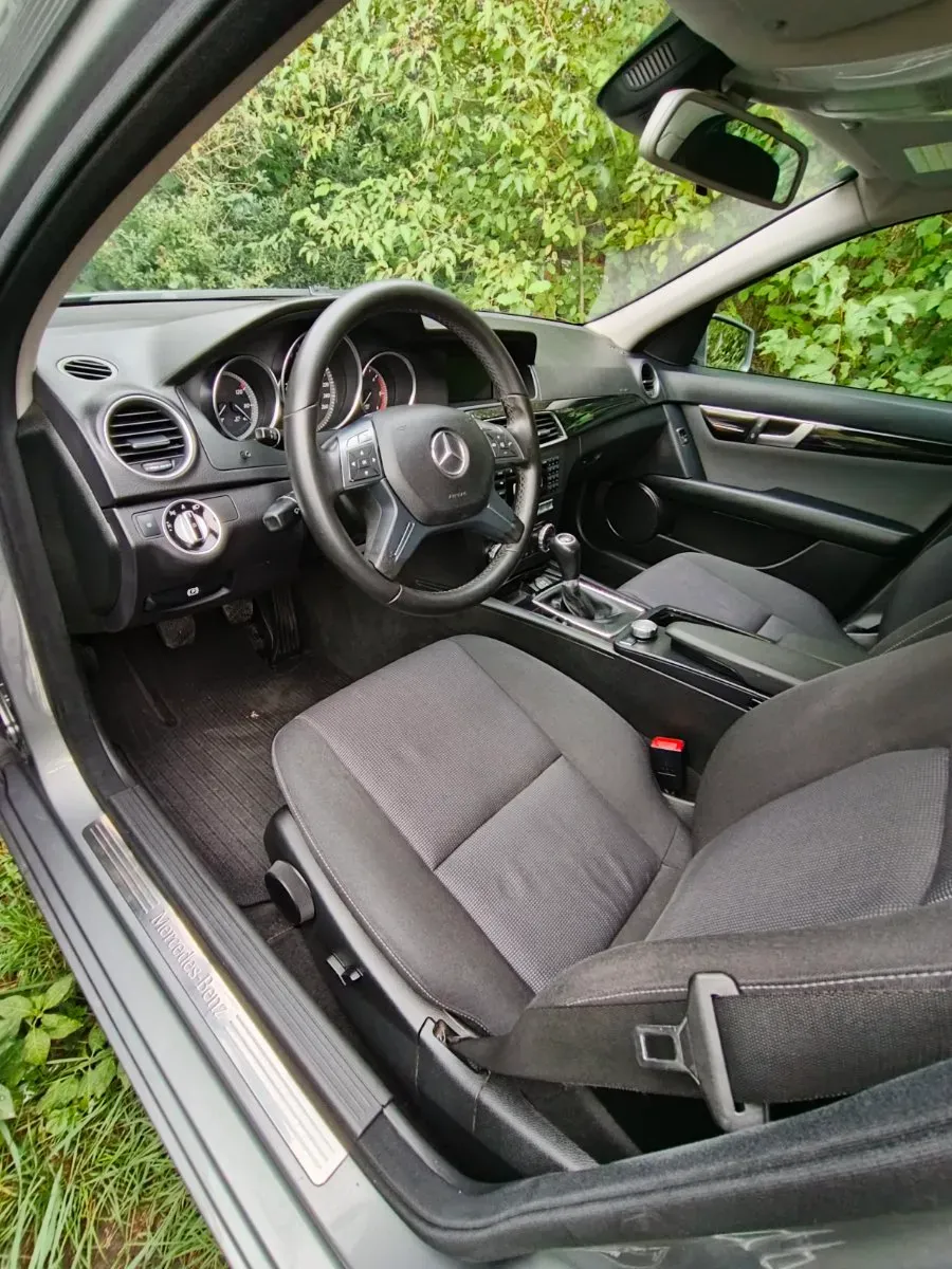 Mercedes-Benz C-Class 2011 photo 2