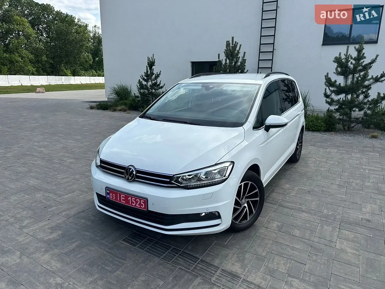 Volkswagen Touran 2022 photo 2