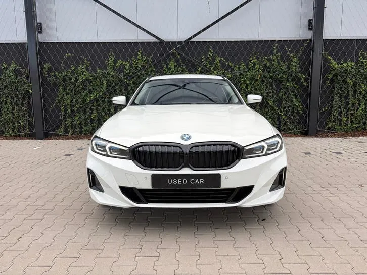 BMW 3 Series 2023 photo 2