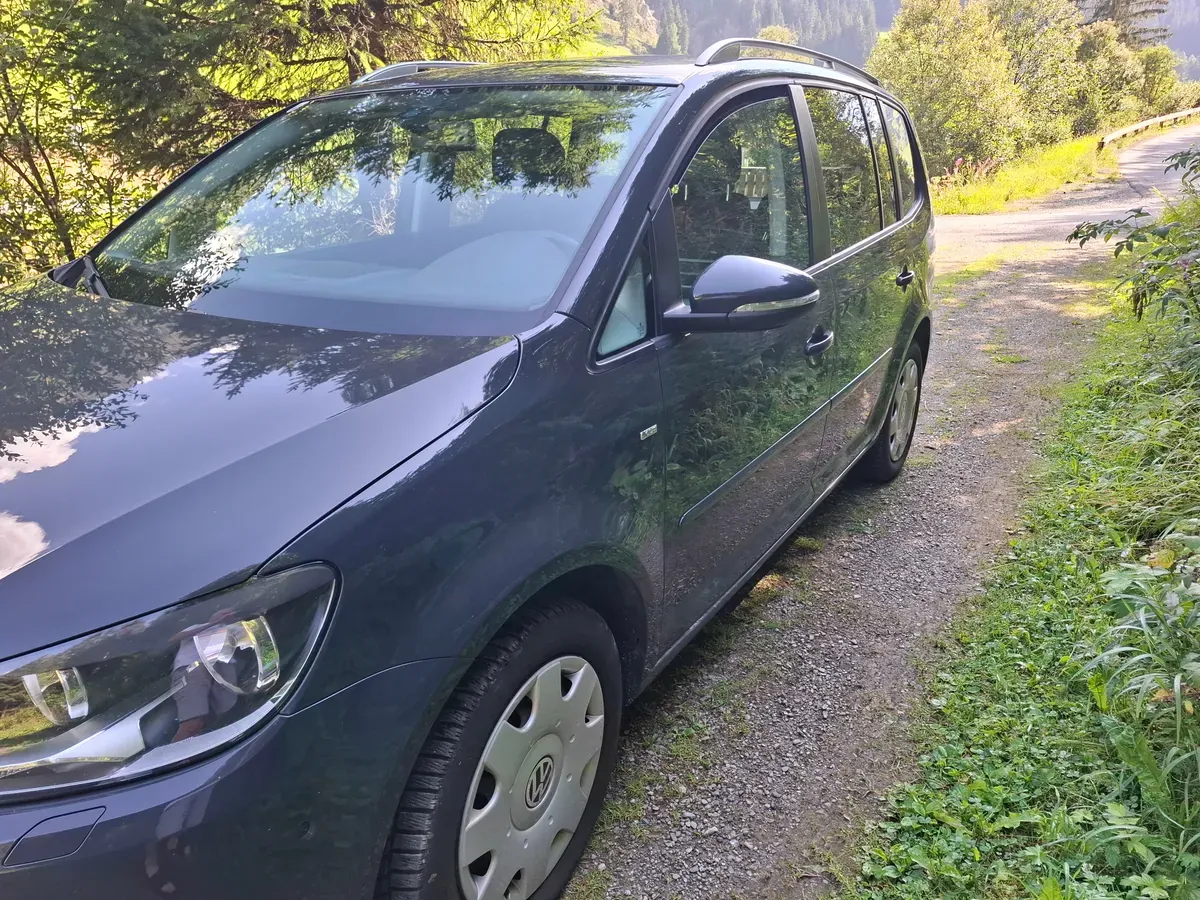 Volkswagen Touran 2015 photo 2