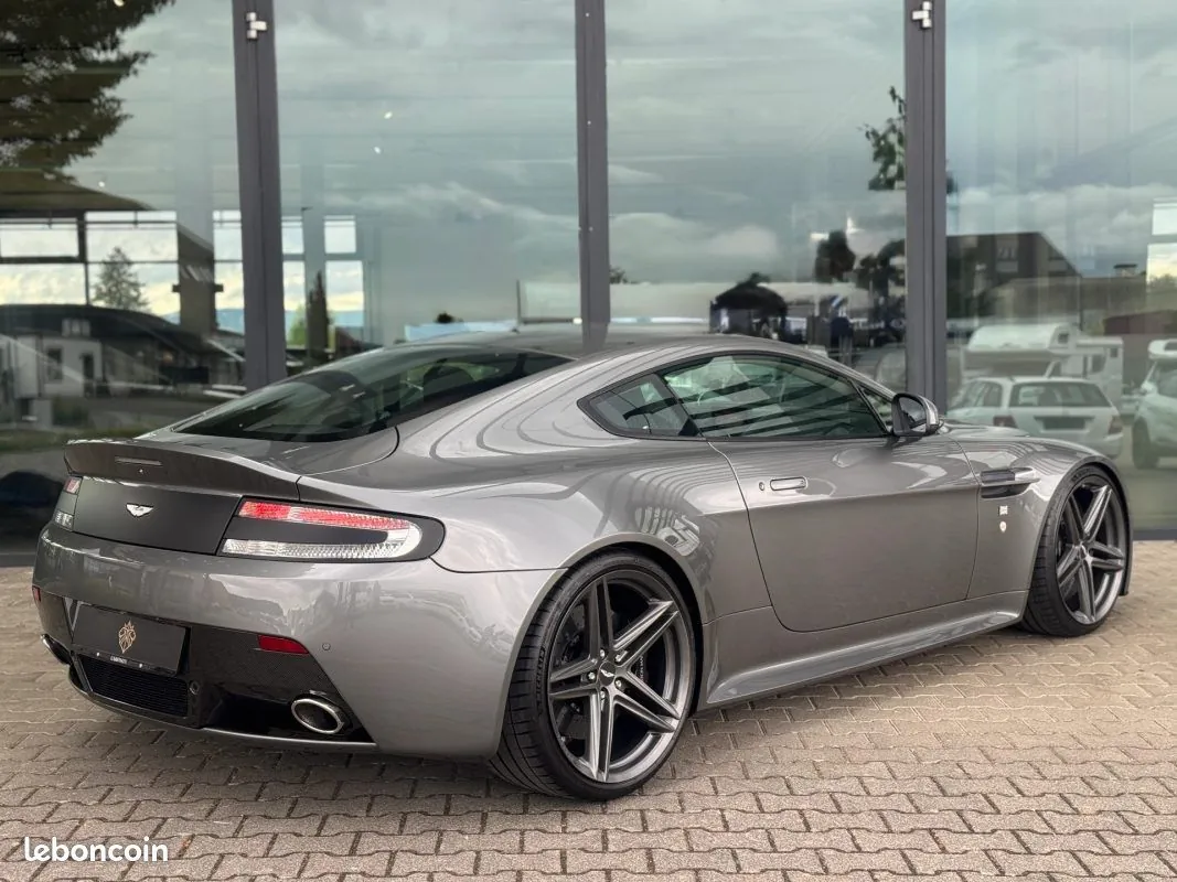 Aston Martin V12 Vantage 2012 photo 4
