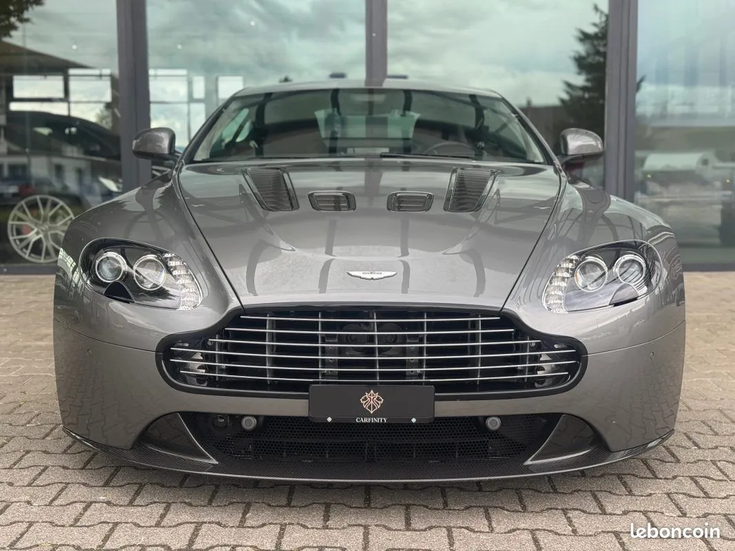 Aston Martin V12 Vantage 2012 photo 2